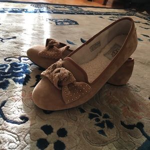 🎉HP🎉 Like New Ugg Alloway Studded Bow Flats